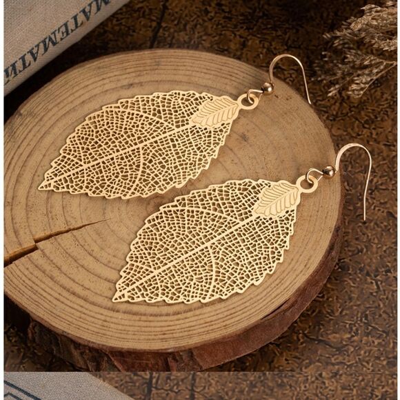 New GOLD FILIGREE LEAF EARRINGS FALL AUTUMN - Picture 3 of 8